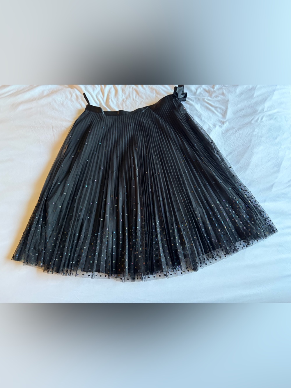EXPRESS Black Pleated Tulle Midi Skirt with Sparkle Details